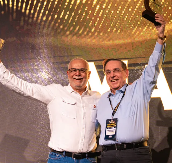 Saavedra Bruno celebra junto a Herlan Villagómez