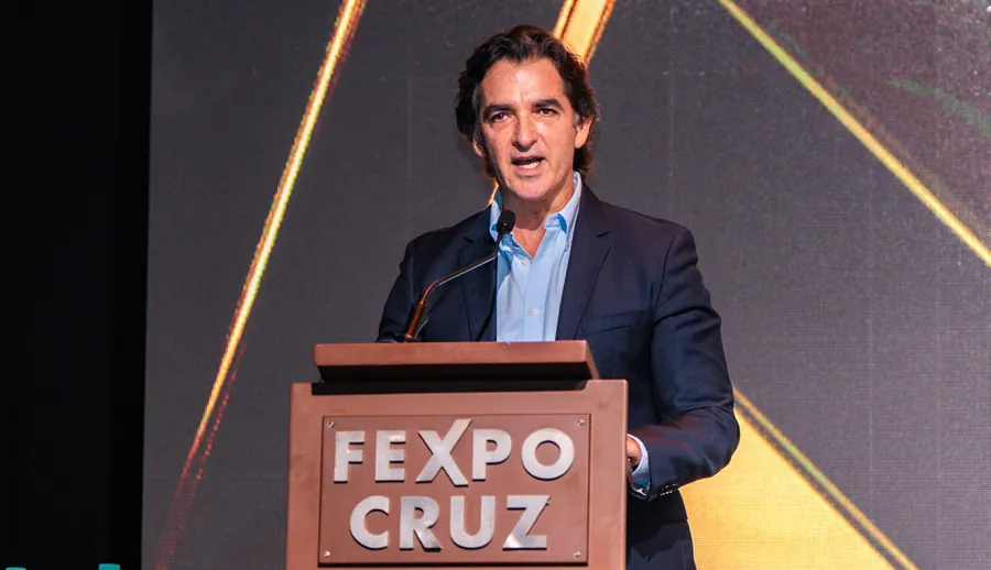 Carlos Manuel Saavedra Saavedra durante su discurso